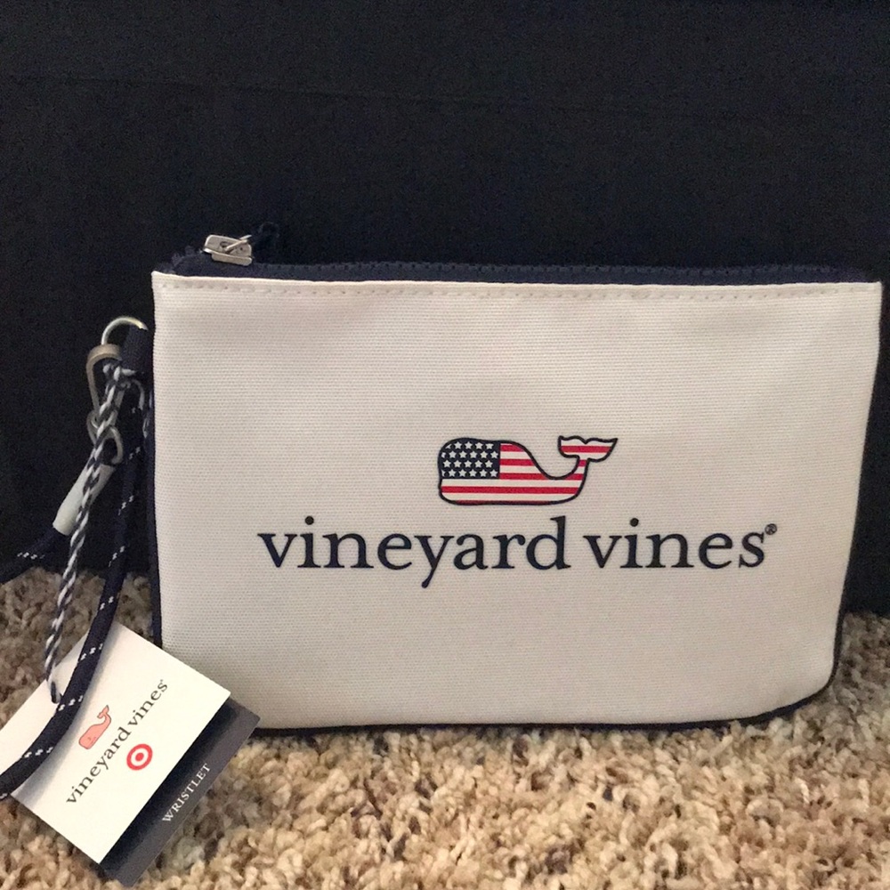 Vineyard vines for target wristlet